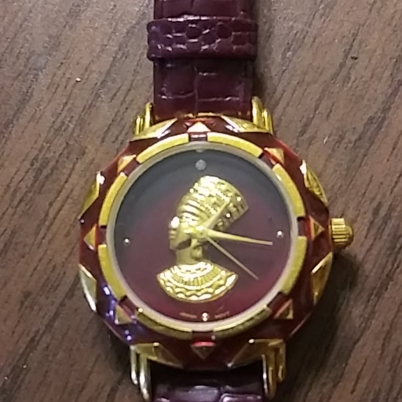 Avon vintage lady's Watch - Picture 1 of 7